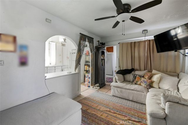 608 W 52nd, Los Angeles, CA 90037