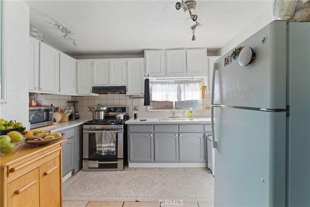 608 W 52nd, Los Angeles, CA 90037