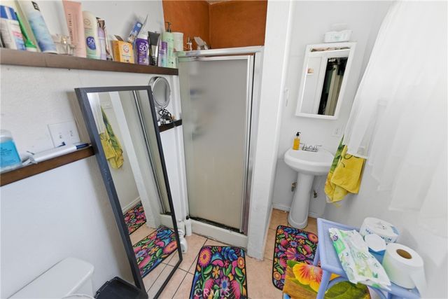 608 W 52nd, Los Angeles, CA 90037