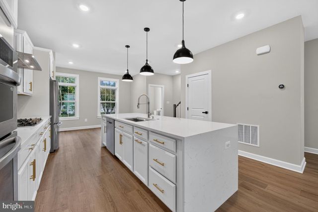 3722 MCLEAN AVE, Fairfax, VA 22030