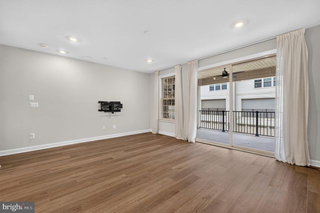 3722 MCLEAN AVE, Fairfax, VA 22030