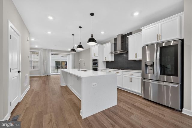 3722 MCLEAN AVE, Fairfax, VA 22030