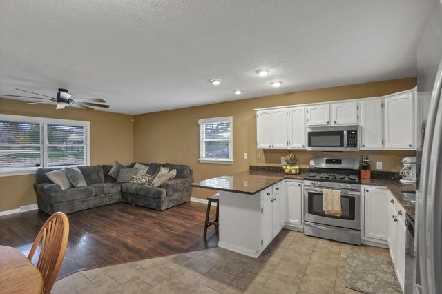 2204 Apple Valley Drive, Howard, OH 43028