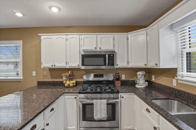 2204 Apple Valley Drive, Howard, OH 43028