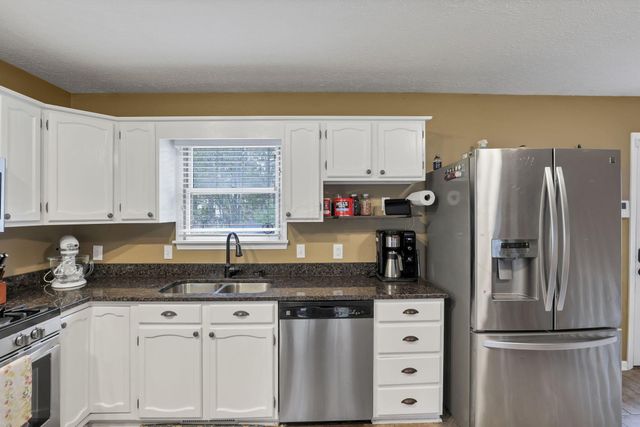 2204 Apple Valley Drive, Howard, OH 43028