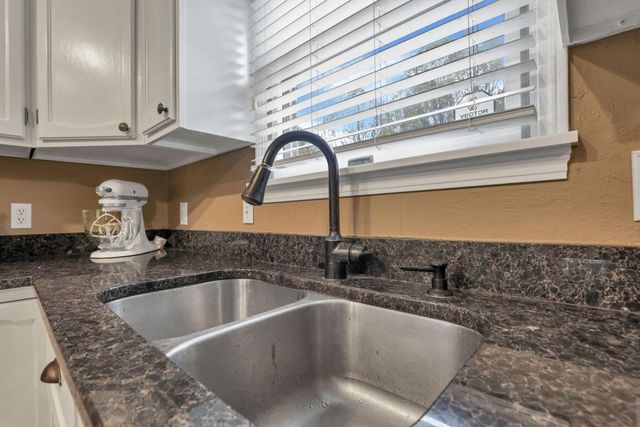 2204 Apple Valley Drive, Howard, OH 43028