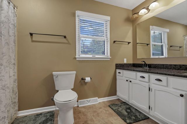 2204 Apple Valley Drive, Howard, OH 43028