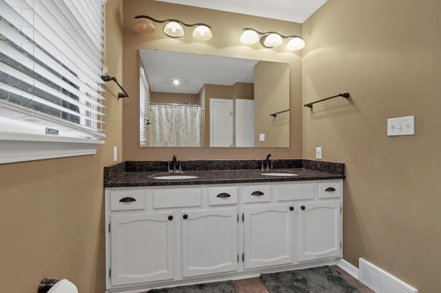 2204 Apple Valley Drive, Howard, OH 43028