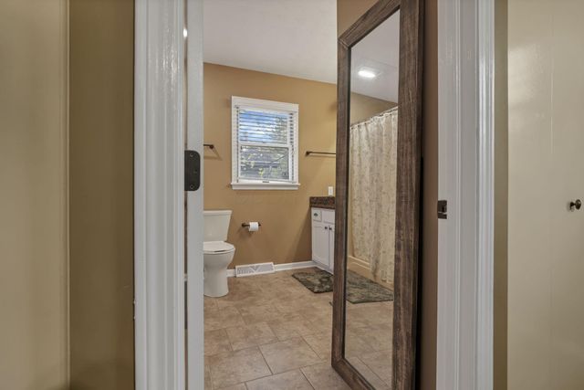 2204 Apple Valley Drive, Howard, OH 43028