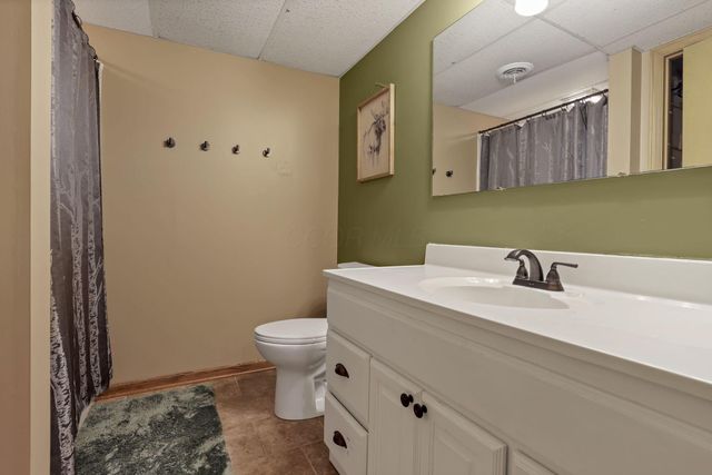 2204 Apple Valley Drive, Howard, OH 43028