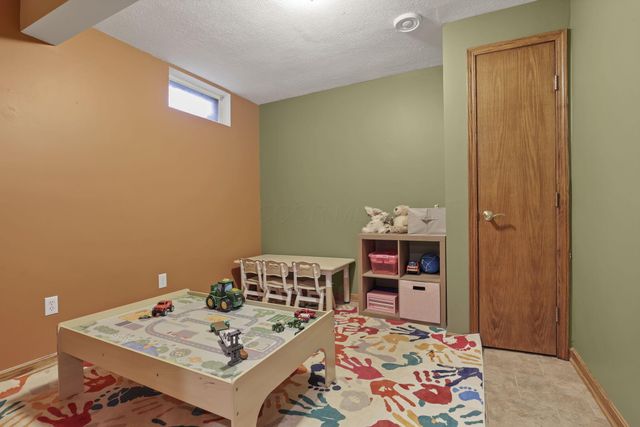 2204 Apple Valley Drive, Howard, OH 43028