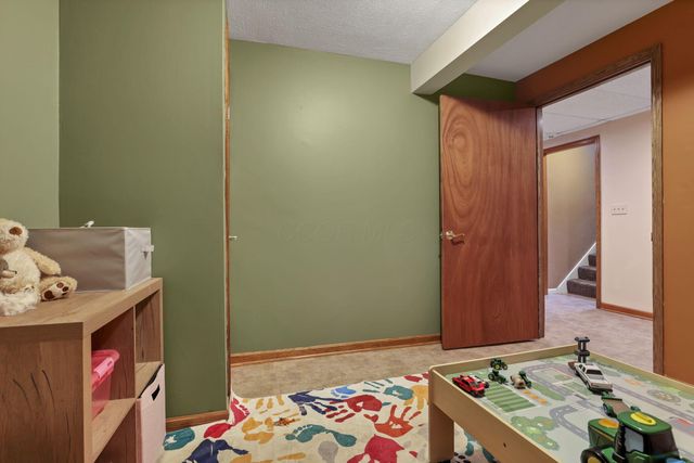 2204 Apple Valley Drive, Howard, OH 43028