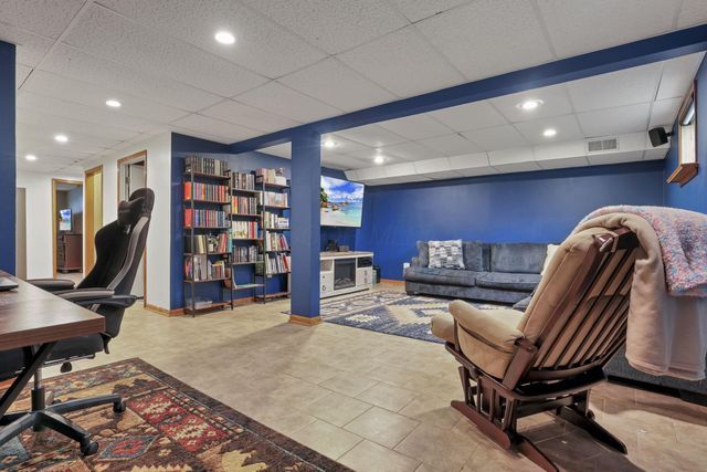 2204 Apple Valley Drive, Howard, OH 43028