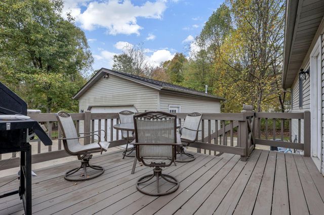 2204 Apple Valley Drive, Howard, OH 43028