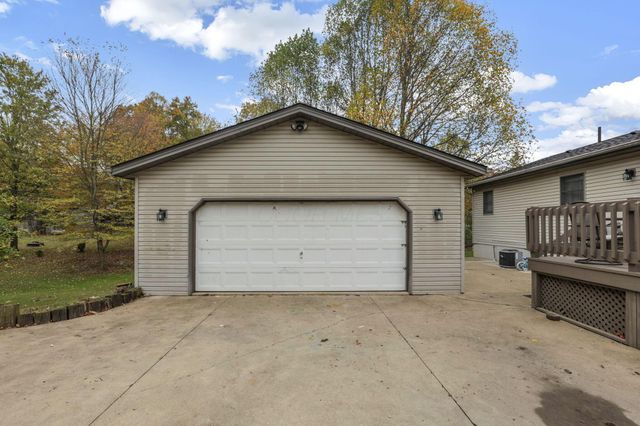 2204 Apple Valley Drive, Howard, OH 43028