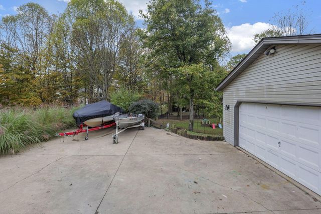 2204 Apple Valley Drive, Howard, OH 43028