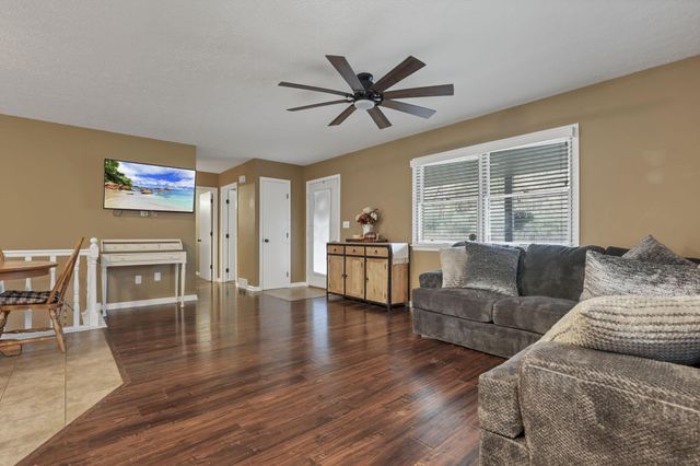 2204 Apple Valley Drive, Howard, OH 43028