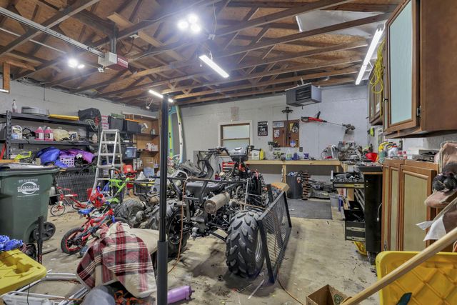 2204 Apple Valley Drive, Howard, OH 43028