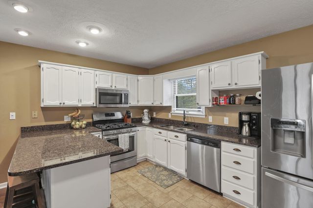 2204 Apple Valley Drive, Howard, OH 43028