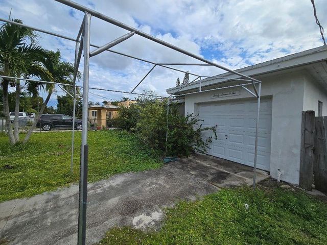 2702 Hayes Street, Hollywood, FL 33020