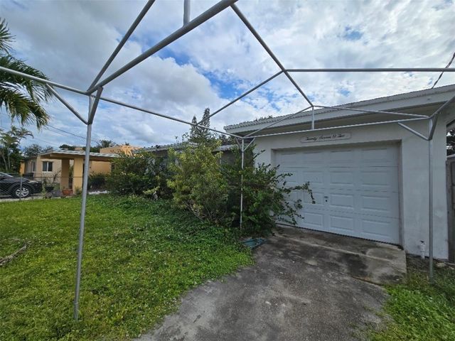 2702 Hayes Street, Hollywood, FL 33020