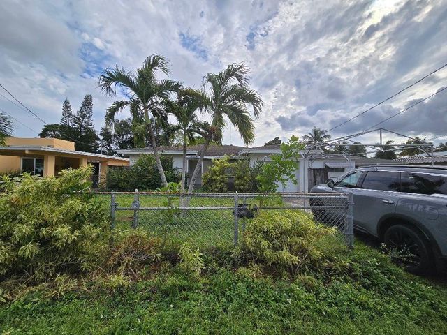 2702 Hayes Street, Hollywood, FL 33020