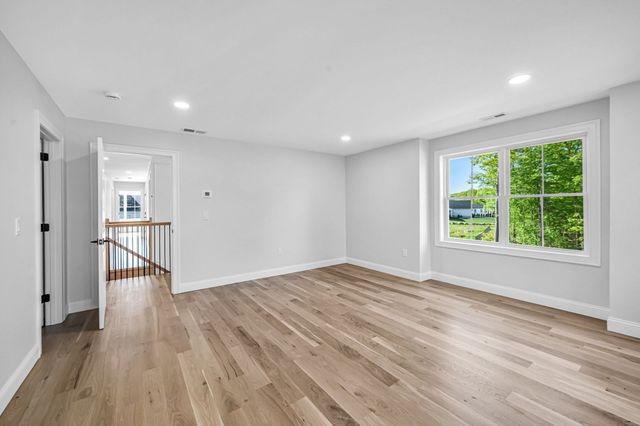 14 Balsam Hill Rd, Ludlow, MA 01056