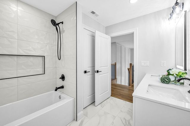 14 Balsam Hill Rd, Ludlow, MA 01056