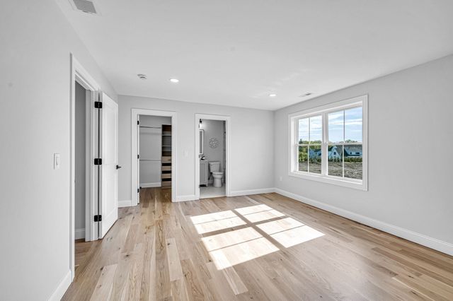 14 Balsam Hill Rd, Ludlow, MA 01056