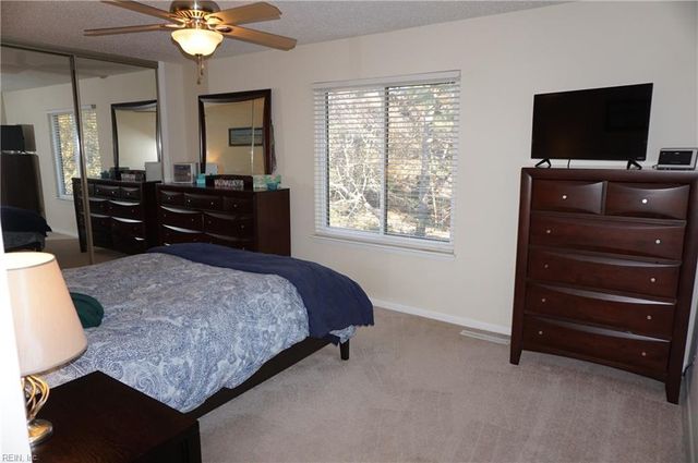 2312 Kingbird LN, Virginia Beach, VA 23455