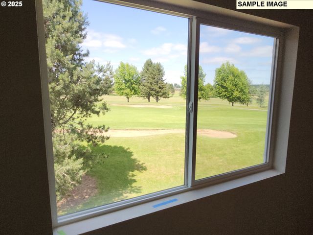 792 Magnolia Ave 51, Woodburn, OR 97071