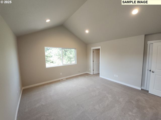 792 Magnolia Ave 51, Woodburn, OR 97071