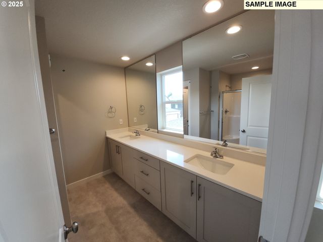 792 Magnolia Ave 51, Woodburn, OR 97071