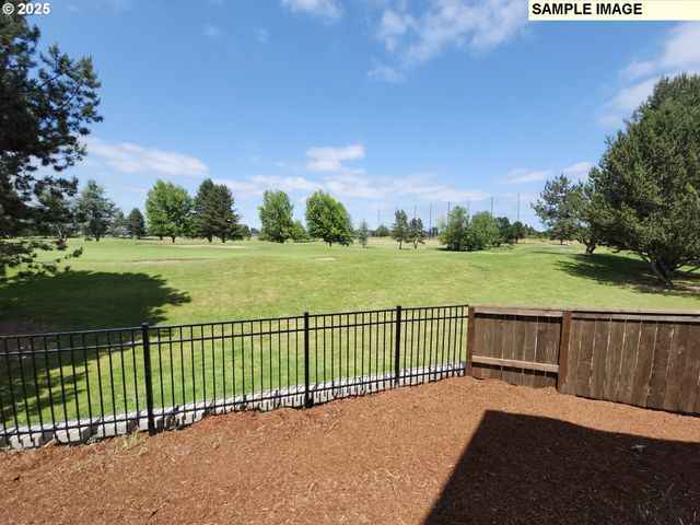 792 Magnolia Ave 51, Woodburn, OR 97071