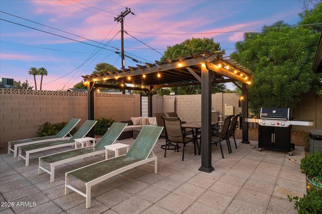 3802 E PICCADILLY Road, Phoenix, AZ 85018