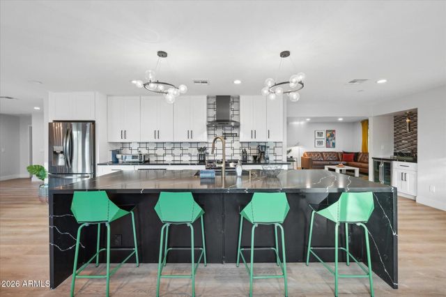 3802 E PICCADILLY Road, Phoenix, AZ 85018