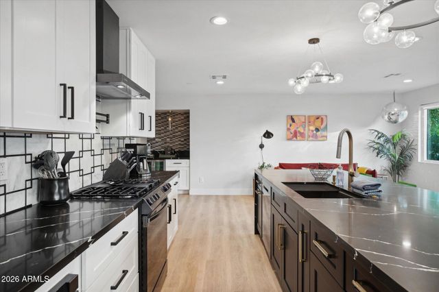 3802 E PICCADILLY Road, Phoenix, AZ 85018