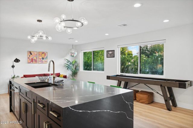 3802 E PICCADILLY Road, Phoenix, AZ 85018