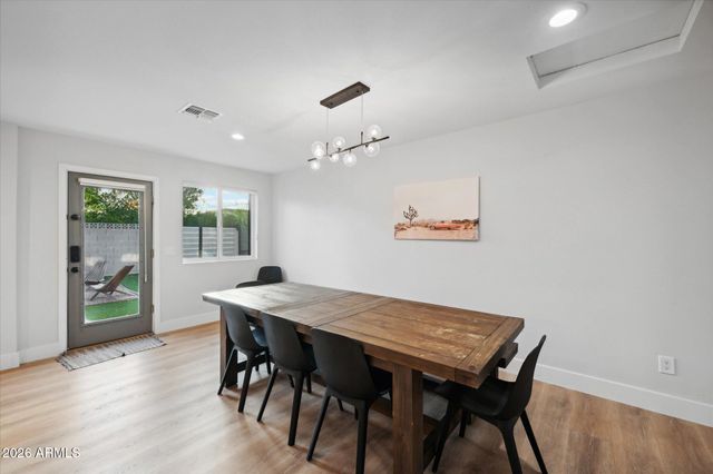 3802 E PICCADILLY Road, Phoenix, AZ 85018