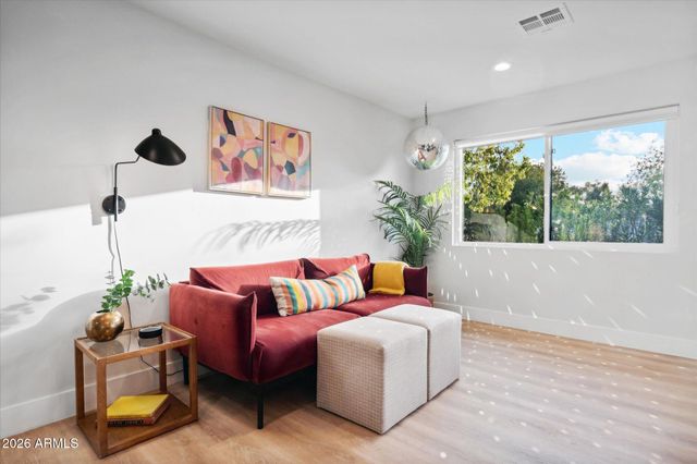 3802 E PICCADILLY Road, Phoenix, AZ 85018