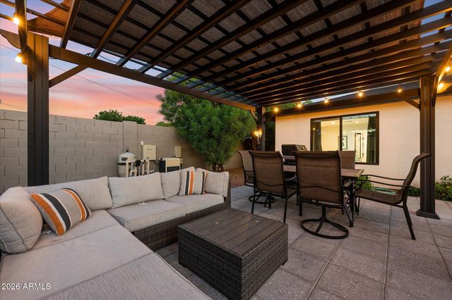 3802 E PICCADILLY Road, Phoenix, AZ 85018