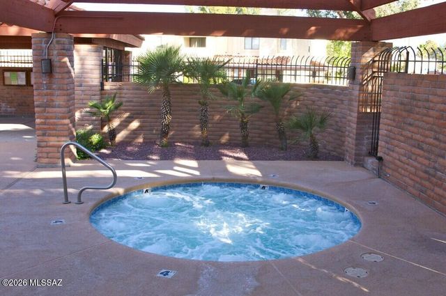 10117 E Arizmo Street, Tucson, AZ 85748