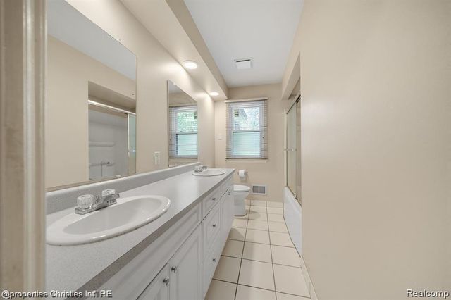4912 S Clunbury Road, West Bloomfield, MI 48322
