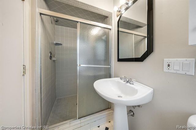 4912 S Clunbury Road, West Bloomfield, MI 48322