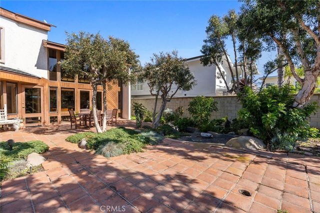 3902 Legend Circle, Huntington Beach, CA 92649