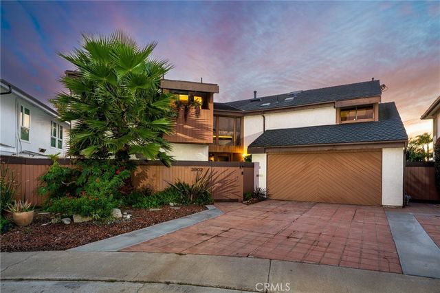 3902 Legend Circle, Huntington Beach, CA 92649