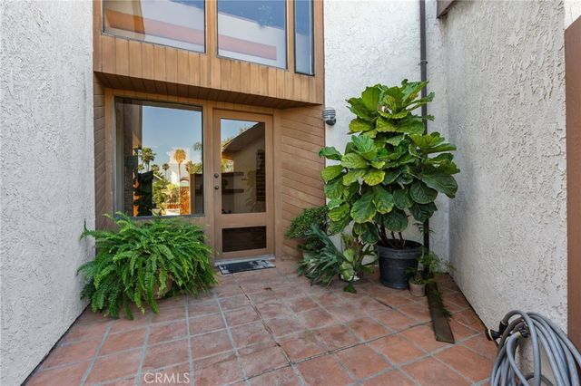 3902 Legend Circle, Huntington Beach, CA 92649