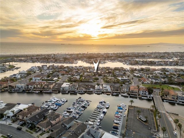 3902 Legend Circle, Huntington Beach, CA 92649