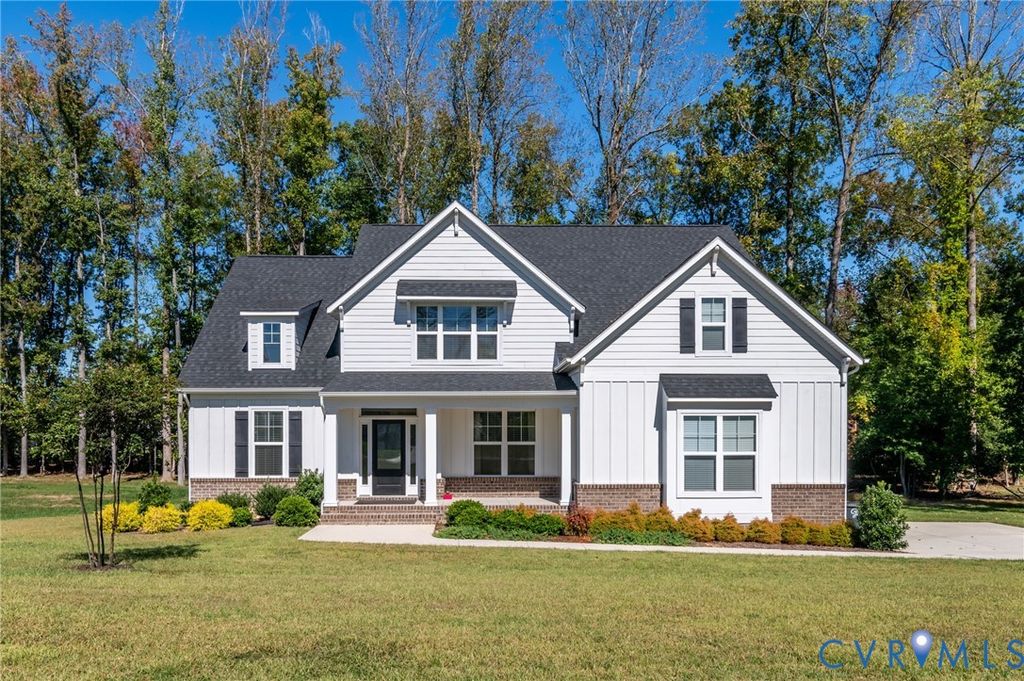 11730 Riverboat Dr, Chester, VA 23836