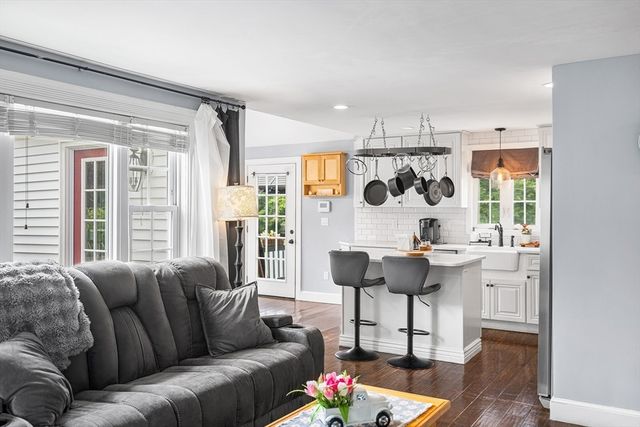74 North Rd, Chelmsford, MA 01824